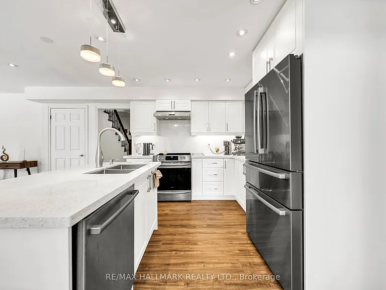 39 Sunnywood Cres — Photo 14