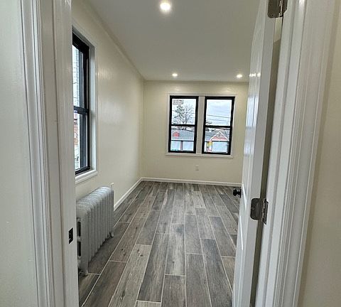 5th image of 219-09 Hempstead Ave #2F