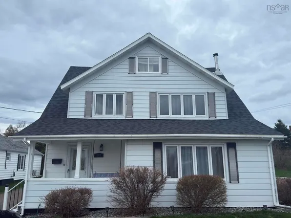 143 Lake Rd, Glace Bay, NS B1A 2G8