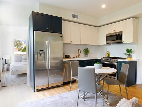 2nd image of 135 N Doheny Dr APT 103