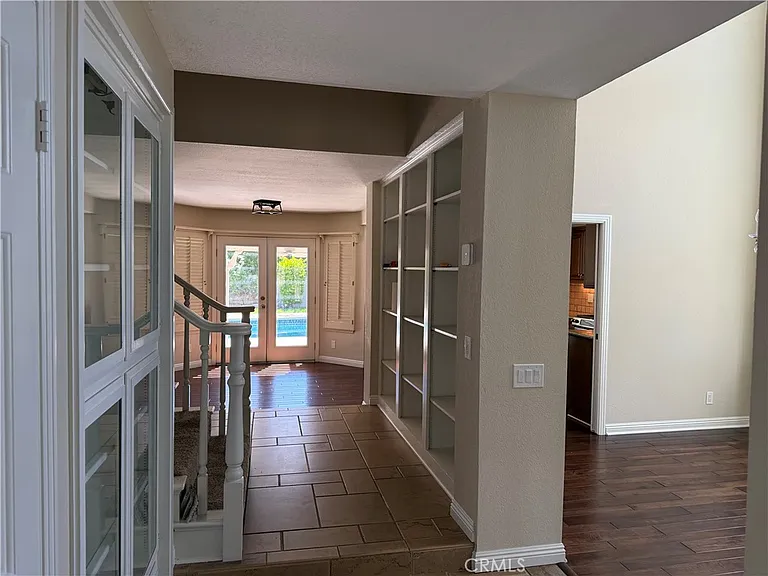 1716 Orangewood Ave — Photo 2