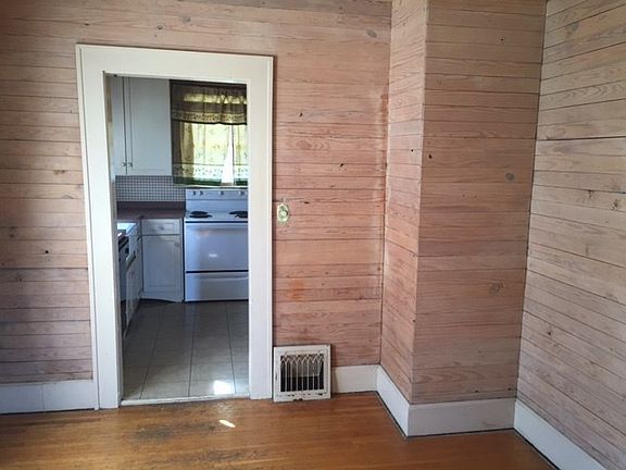 4th image of 623 S Main St