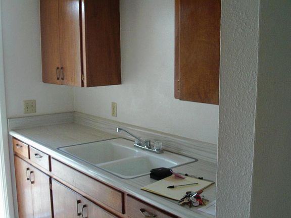 4th image of 208 N Cochise Ave