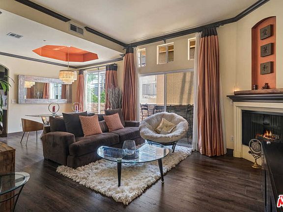 4th image of 11112 La Maida St Unit 18