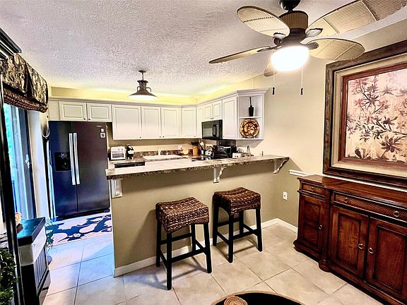 4th image of 335 S Waverly Place #7B