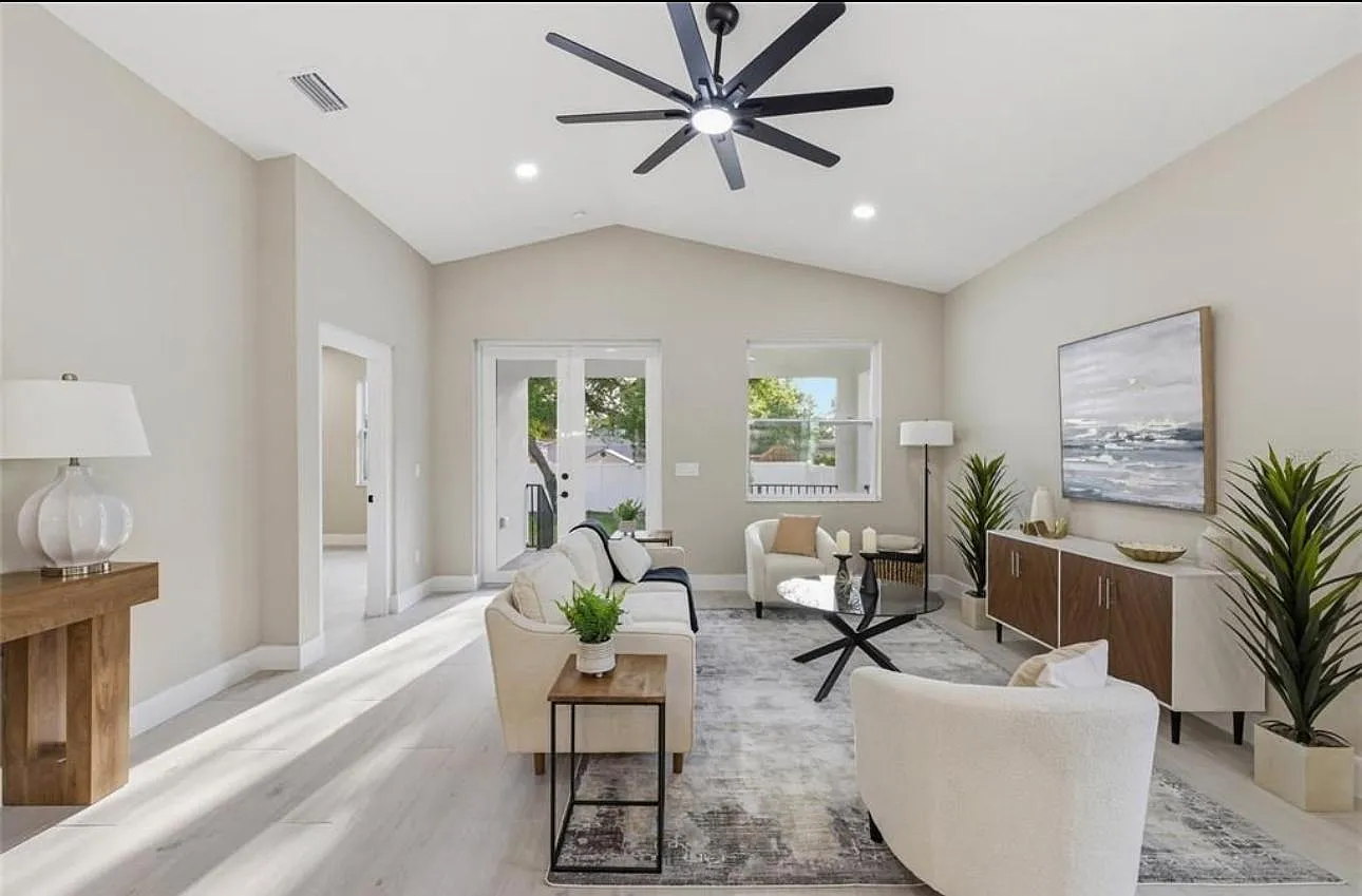 4 bed, 2100 sqft, $3,600 — Photo 3