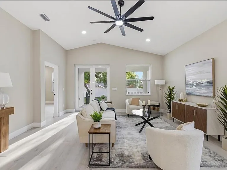1020 W Rambla St — Photo 3