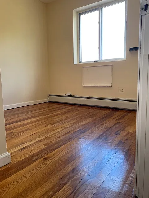 3 bed, 1200 sqft, $3,300 — Photo 3