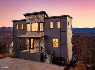 896 Chalet Village Blvd, Gatlinburg, TN 37738