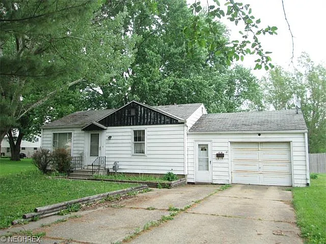 638 N Main St photo 1
