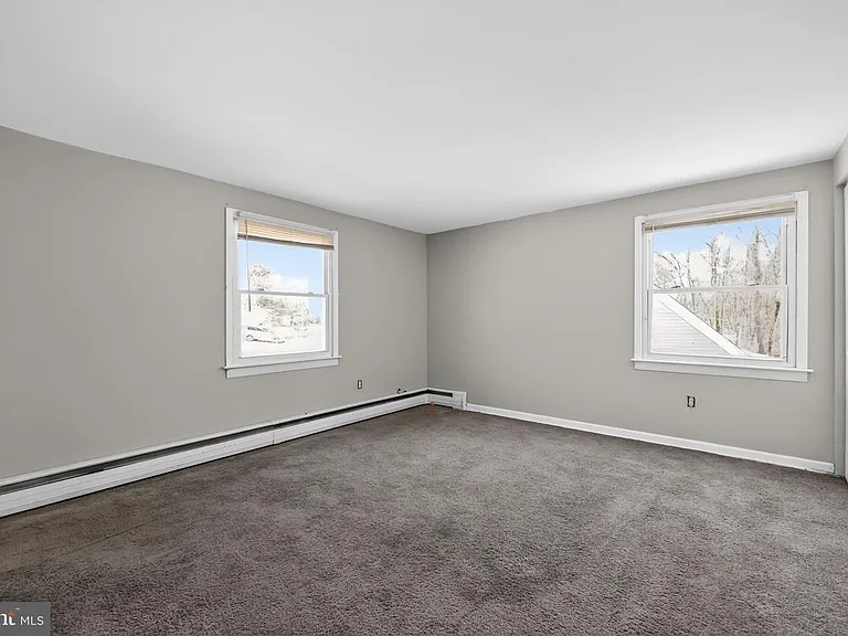 17 Bonnie Ln — Photo 8