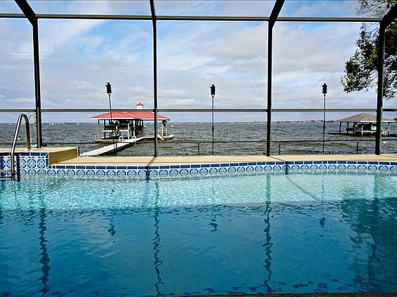 4th image of 110 Lakefront Ct NE