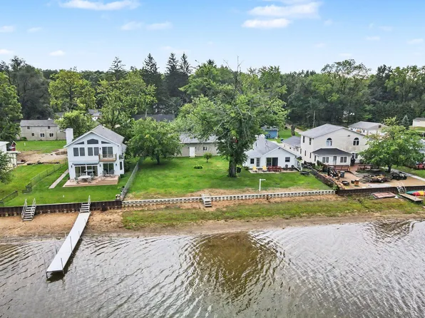 11334 E Shore Dr, Delton, MI 49046