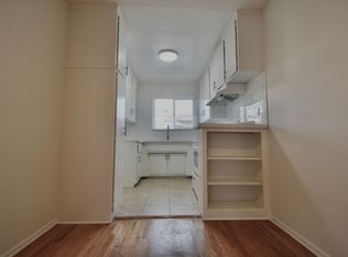 12427 Riverside Dr #17750900, Valley Village, CA 91607