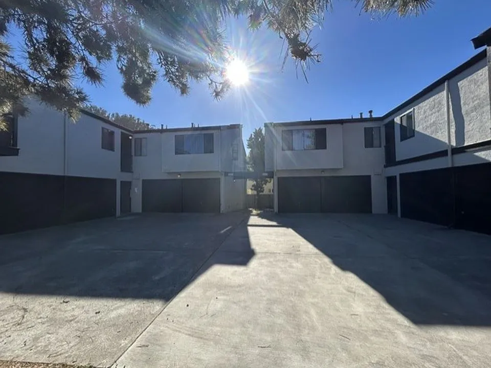Coming Soon-Large 2 Bedroom 1 Bath Modern Apartment -One Garage Space Included
