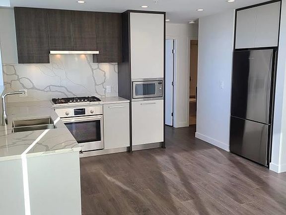 5th image of 567 Clarke Rd #710