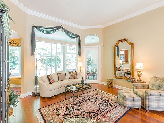 4th image of 180 Retreat Pl