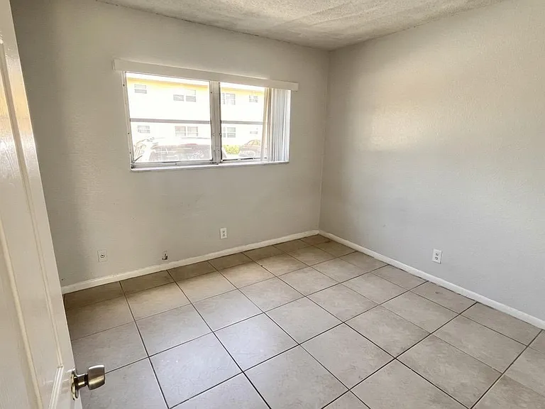 200 Croton Ave #111 — Photo 22