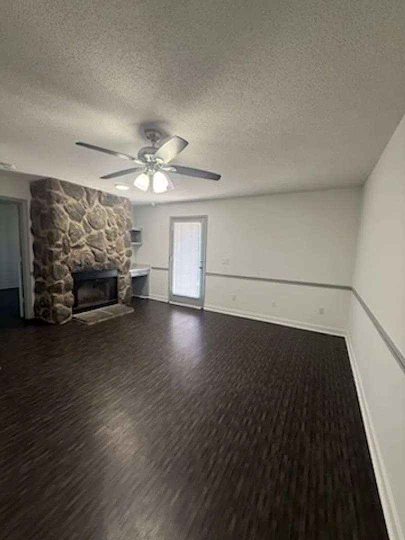 Stonehenge Apartments — Photo 4