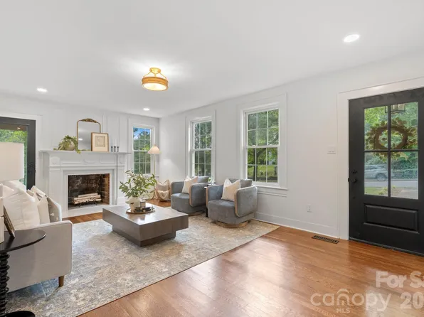 625 4th Street Dr NW, Hickory, NC 28601