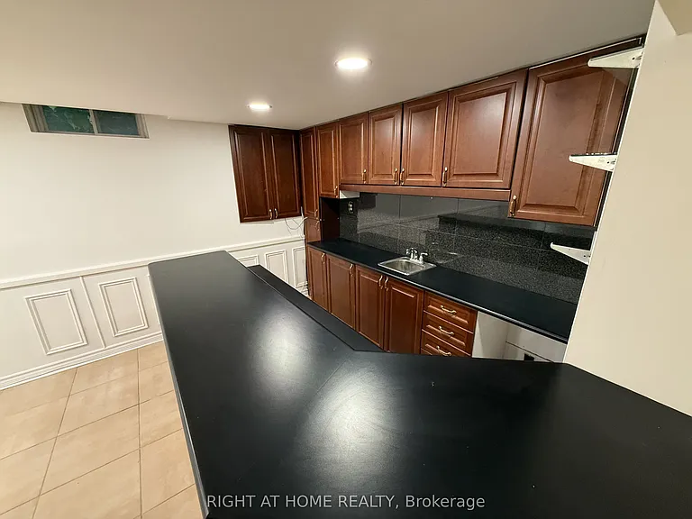 43 Topham Cres — Photo 30