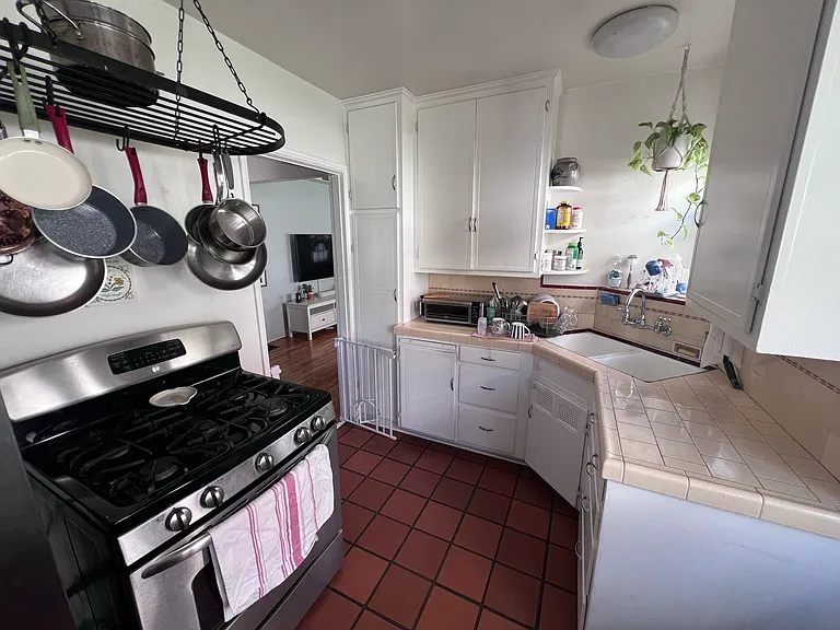 1122 Garfield Ave — Photo 6