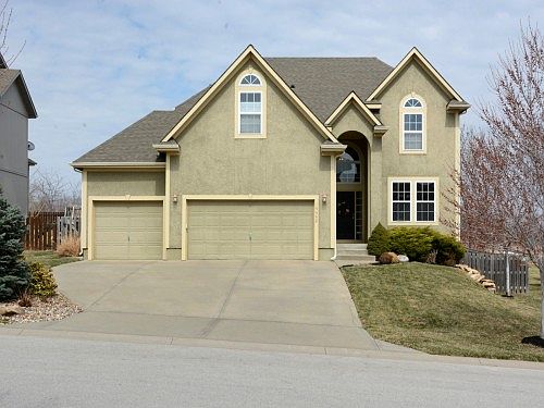 Welcome Home to Eagle Crest