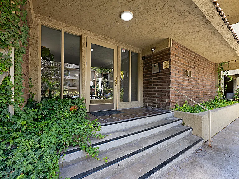 Ten Eleven Palm Avenue — Photo 9