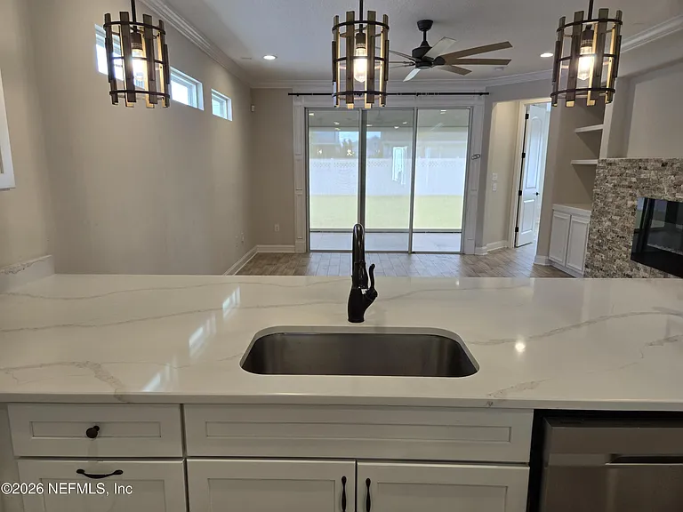835 Silver Pine Dr — Photo 10