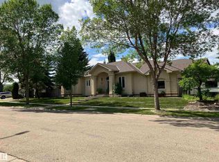 26 Eastcott Dr, Saint Albert, AB T8N 6Y3
