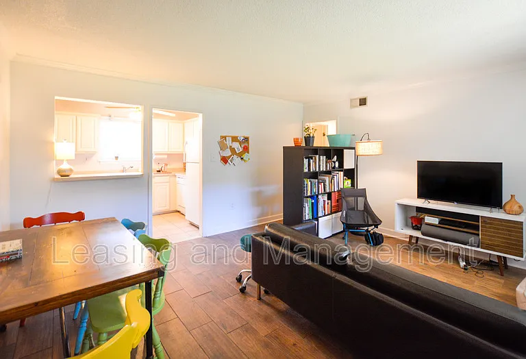 516 Arlington Dr #A4 — Photo 5