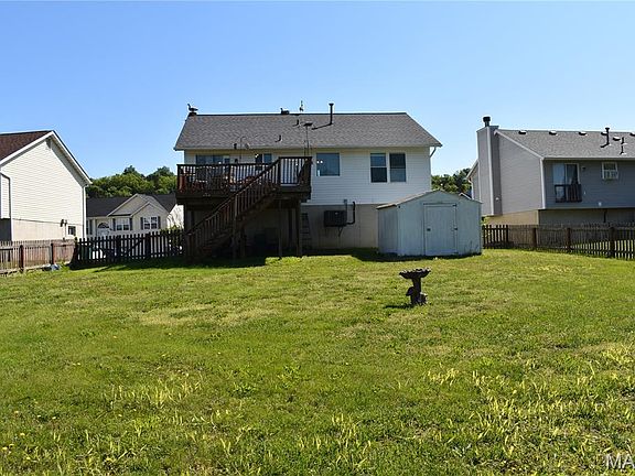 3rd image of 2476 Waterfront Dr