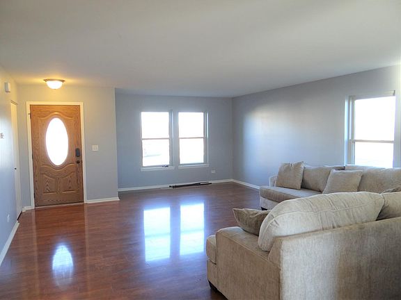 4th image of 615 E Battista Dr
