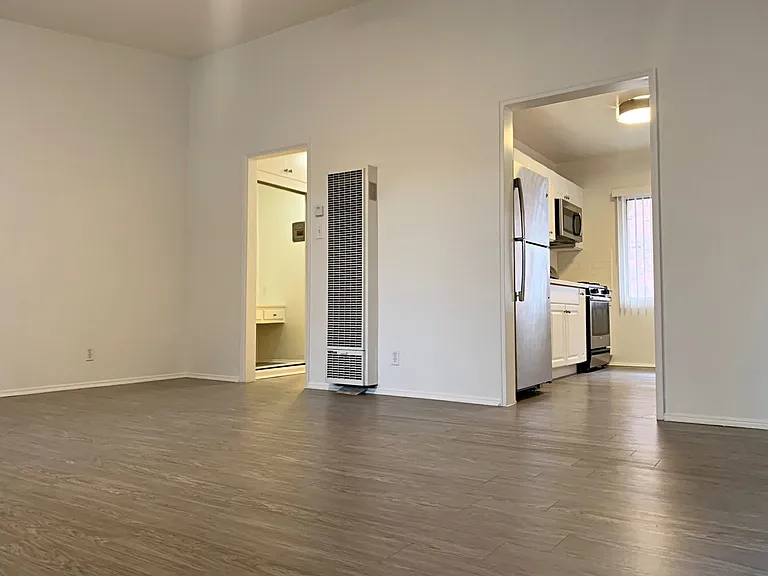 1033 S Westlake Ave — Photo 13