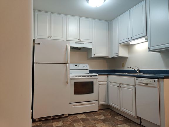 3rd image of 232 Pierce St #20