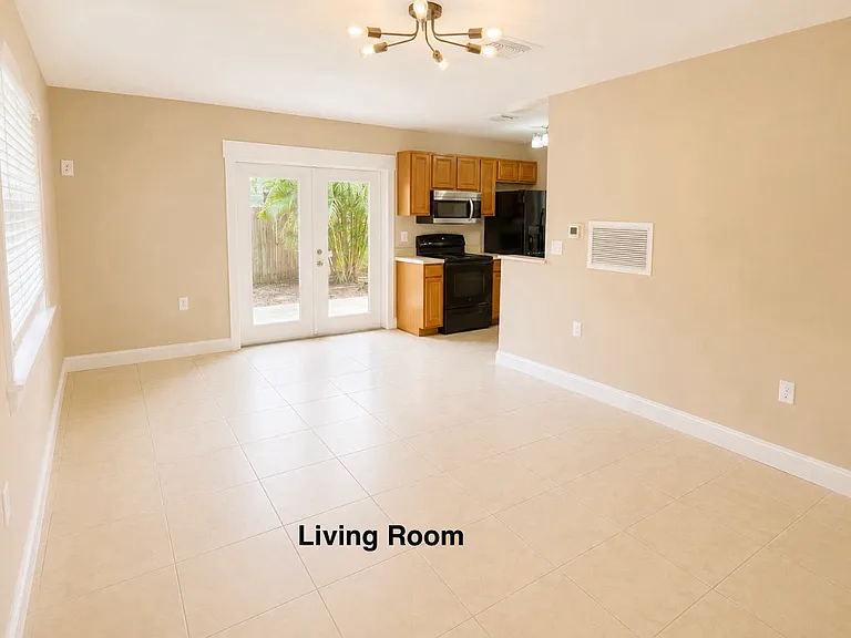 4481 Crestwood Dr N — Photo 7