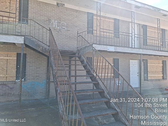 3rd image of 108 Park Row Ave