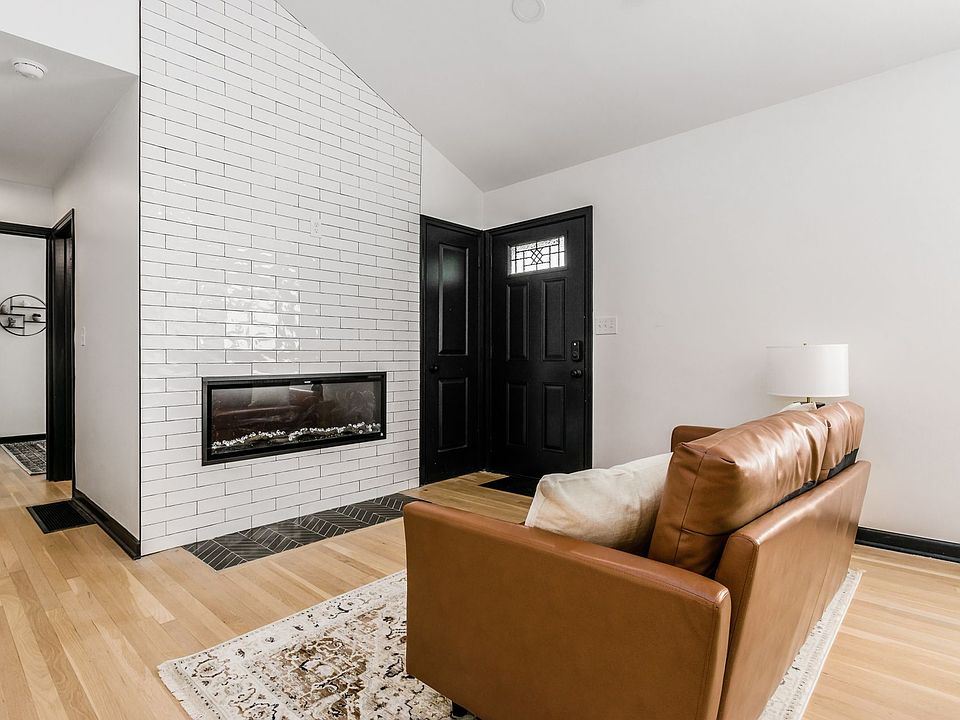 1st image of 103 E Jeffrey Pl