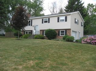 2 Danbury Ct, Voorheesville, NY 12186