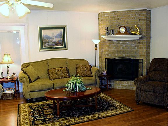 5th image of 108 N Hickory Ln
