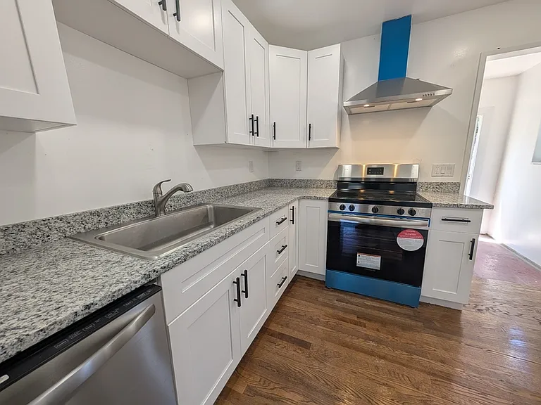 427 Crossway Rd — Photo 7