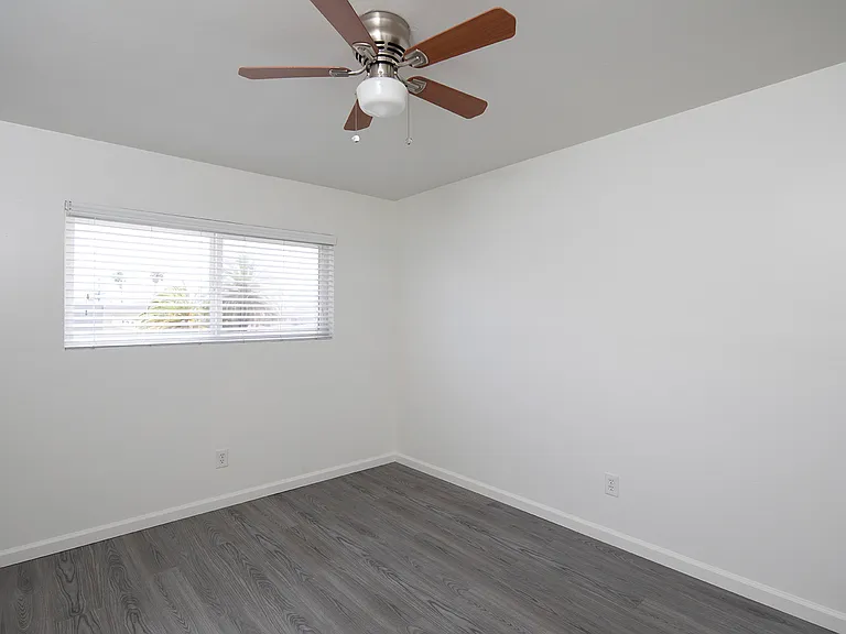 Ocean Palms Apartments — Photo 15