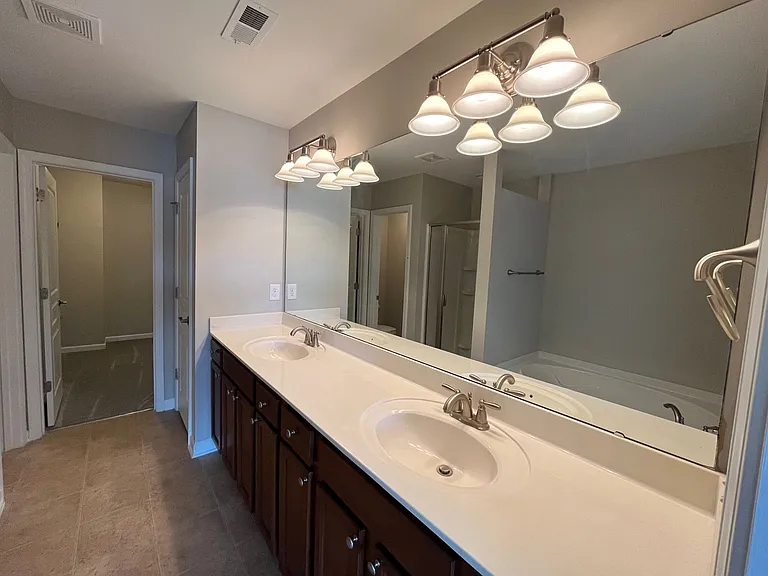 8206 Yaxley Hall Dr — Photo 15