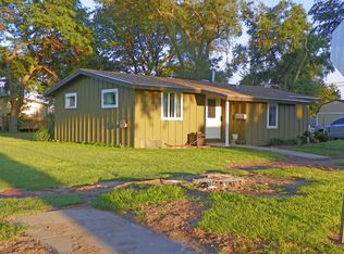 102 S Oak St, Osborne, KS 67473