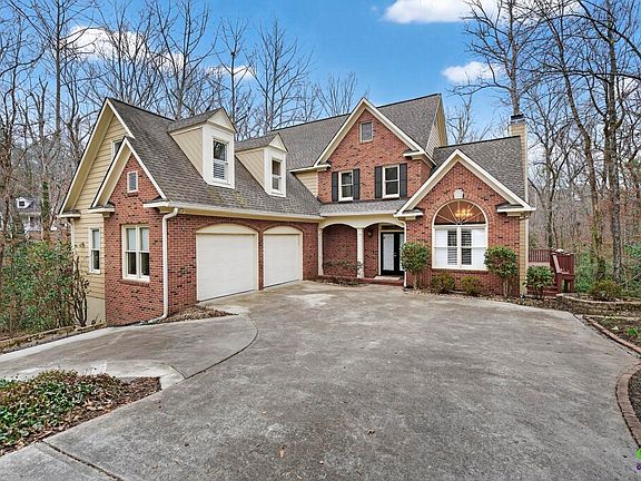 2nd image of 208 Huntington Ct