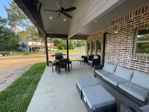 Elkhorn Dr — Photo 9