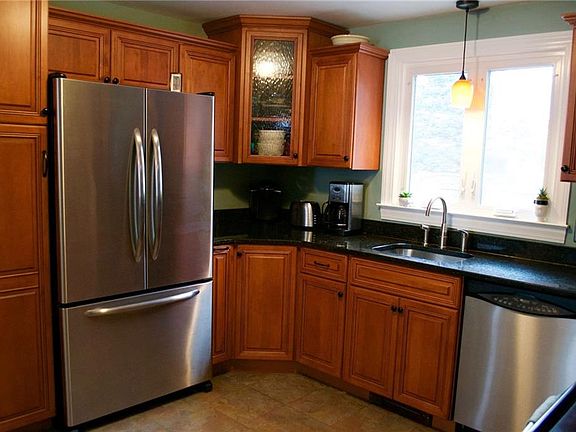 3rd image of 37 Greenfield Ave