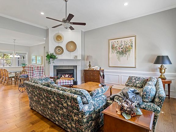 5th image of 611 Downing Way
