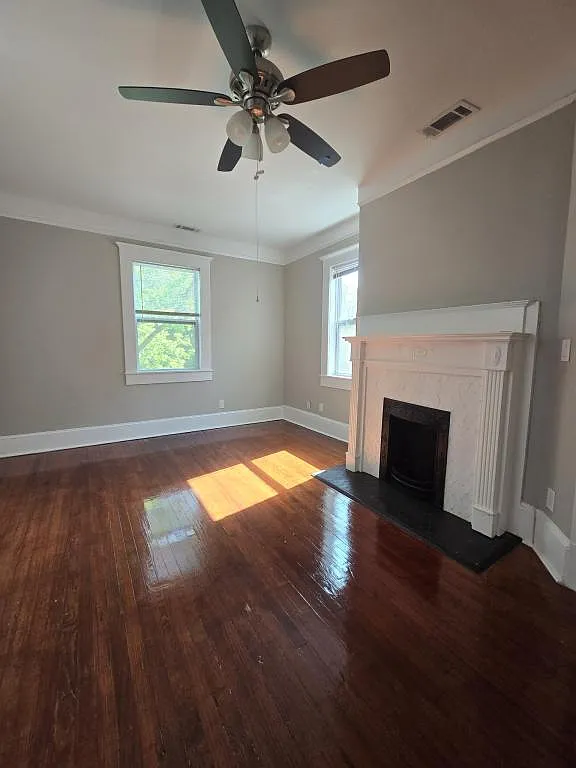 653 E Henry St — Photo 4