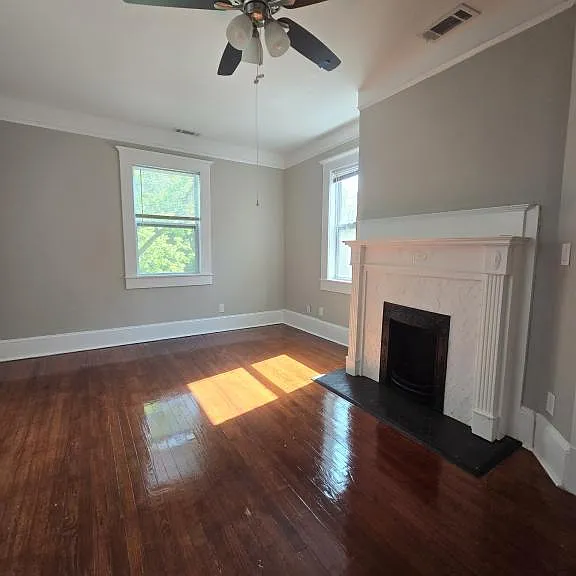 653 E Henry St — Photo 4
